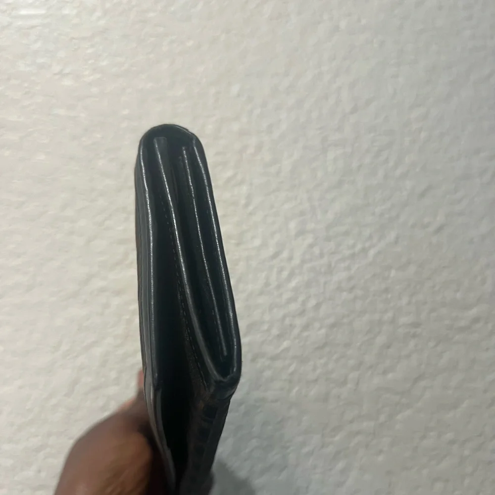 Sold ‼️‼️‼️‼️
Authentic vintage Fendi continental wallet! - Picture 6 of 13